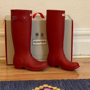 Never Worn Tall Hunter Red Size 7 Boots